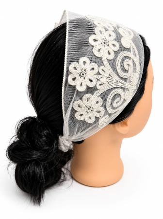 Esarfa brodata - Esarfa brodata de pus pe cap, ivoire, din tull fin cu broderie florala reliefata, accesoriu elegant pentru mirese, cununie si evenimente speciale.