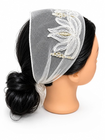 Esarfa brodata - Esarfa brodata de pus pe cap, ivoire, din tulle fin cu broderie florala aurie, accesoriu elegant pentru mirese, cununie si evenimente speciale.