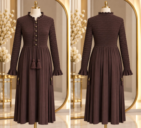 Rochii - Rochie lungă tricotată pentru femei Maro Ciocolatiu, cu bust elastic încrețit, mâneci lungi, nasturi decorativi și ciucuri.