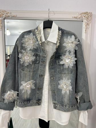Geci - Geacă Denim accesorizată cu flori