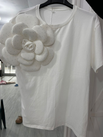 Tricouri - Tricou cu floare