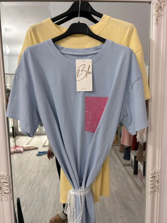 Tricou cu strasuri la buzunar