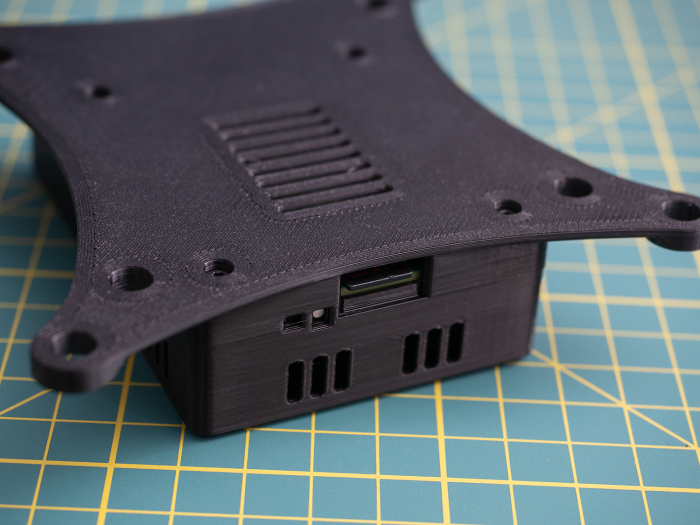 Carcasă Creartify pentru Raspberry Pi 5, VESA 75/100, neagră [8]