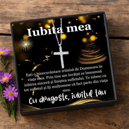 CADOU DE CRĂCIUN - Set Cadou Iubita – Colier cu Pandativ cruce din Argint 925 placat cu rodiu, Divine Cross, Cutie Elegantă și Felicitare Personalizată