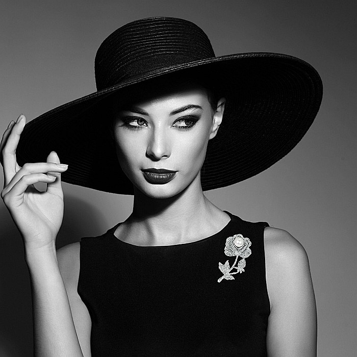 Brosa Trandafir Argintiu cu Perla Naturala Alba [4]