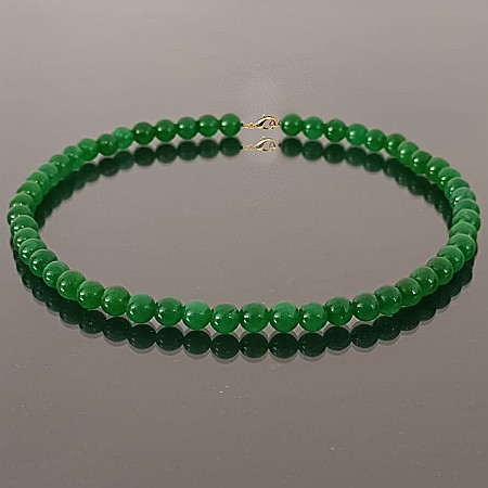 Bijuterii Jad - Colier Kaskadda cu Jad Natural Malaesian de 8 mm si Inchizatoare de Aur de 14 karate | KASKADDA®