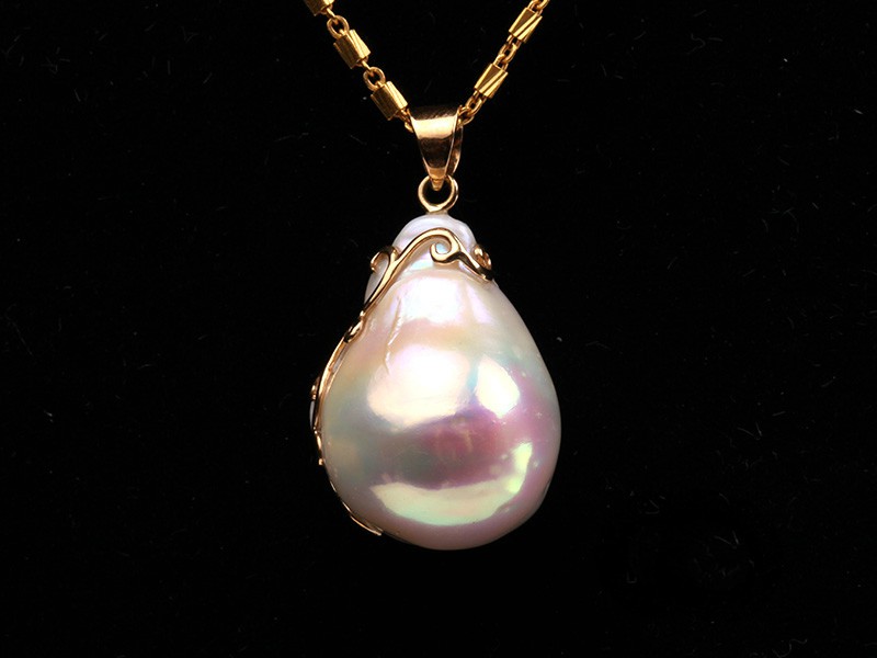 pandantiv baroc lacrima