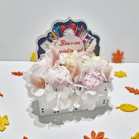 Back to School - Aranjament " Bine v-am regasit in noul an scolar!"