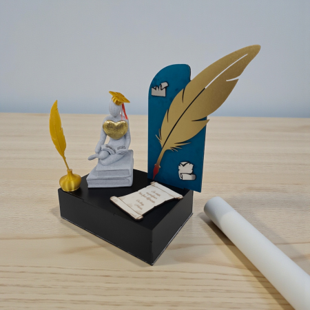 Trofee personalizate - Trofeu Profesor Premium – Print 3D, Lemn și Catifea