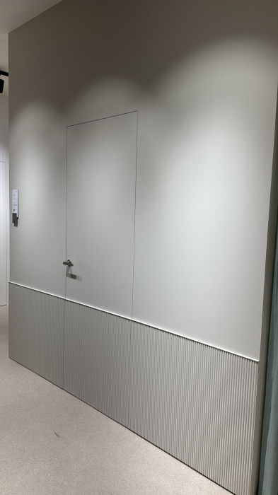 Usa filomuro Porta Doors Hide cu  falt  ascuns(deschidere in interior)-3 balamale 3D ,usa cu miez din pal perforat [1]