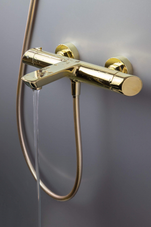 Baterie pentru cadă, montare pe perete [1]