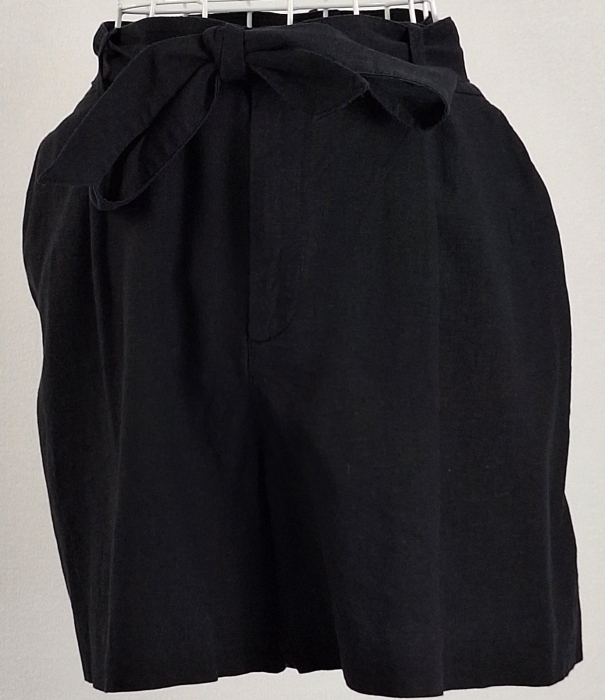 Pantaloni scurți negri Women Essentials by Tchibo din in și viscoză [2]
