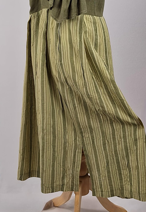 Rochie Hagro stil Dirndl verde salvie cu nasturi [7]