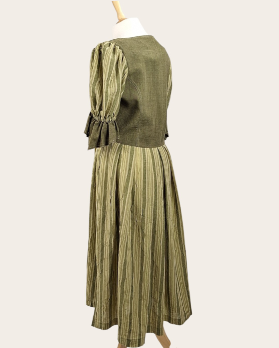 Rochie Hagro stil Dirndl verde salvie cu nasturi [3]