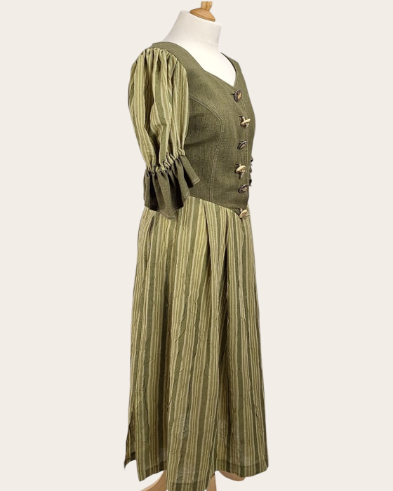 Rochie Hagro stil Dirndl verde salvie cu nasturi [7]
