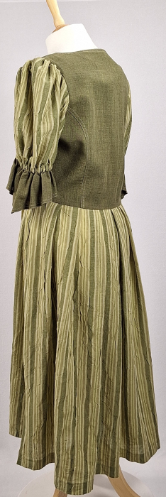 Rochie Hagro stil Dirndl verde salvie cu nasturi [3]