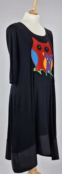 Rochie neagră premium cu aplicație textilă bufnițe colorate [4]