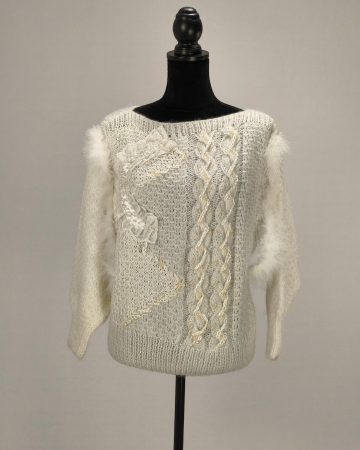 Pulovere și cardigane - Pulover artizanal alb cu aplicații florale și broderie, vedere din față