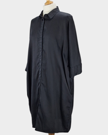 Caramia – Rochie-cămașă NA-KD 100% lyocell negru oversize [1]