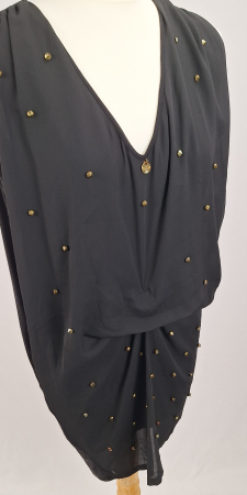 Rochie Guess neagră asimetrică cu aplicații metalice aurii [1]