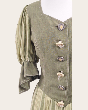 Rochie Hagro stil Dirndl verde salvie cu nasturi [3]