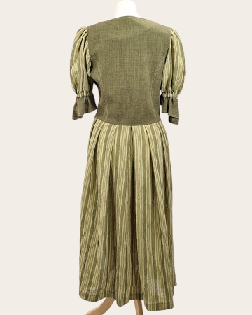 Rochie Hagro stil Dirndl verde salvie cu nasturi [4]