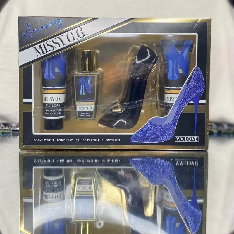 PACHETE - Set cadou parfum femei cu body mist si lotiune