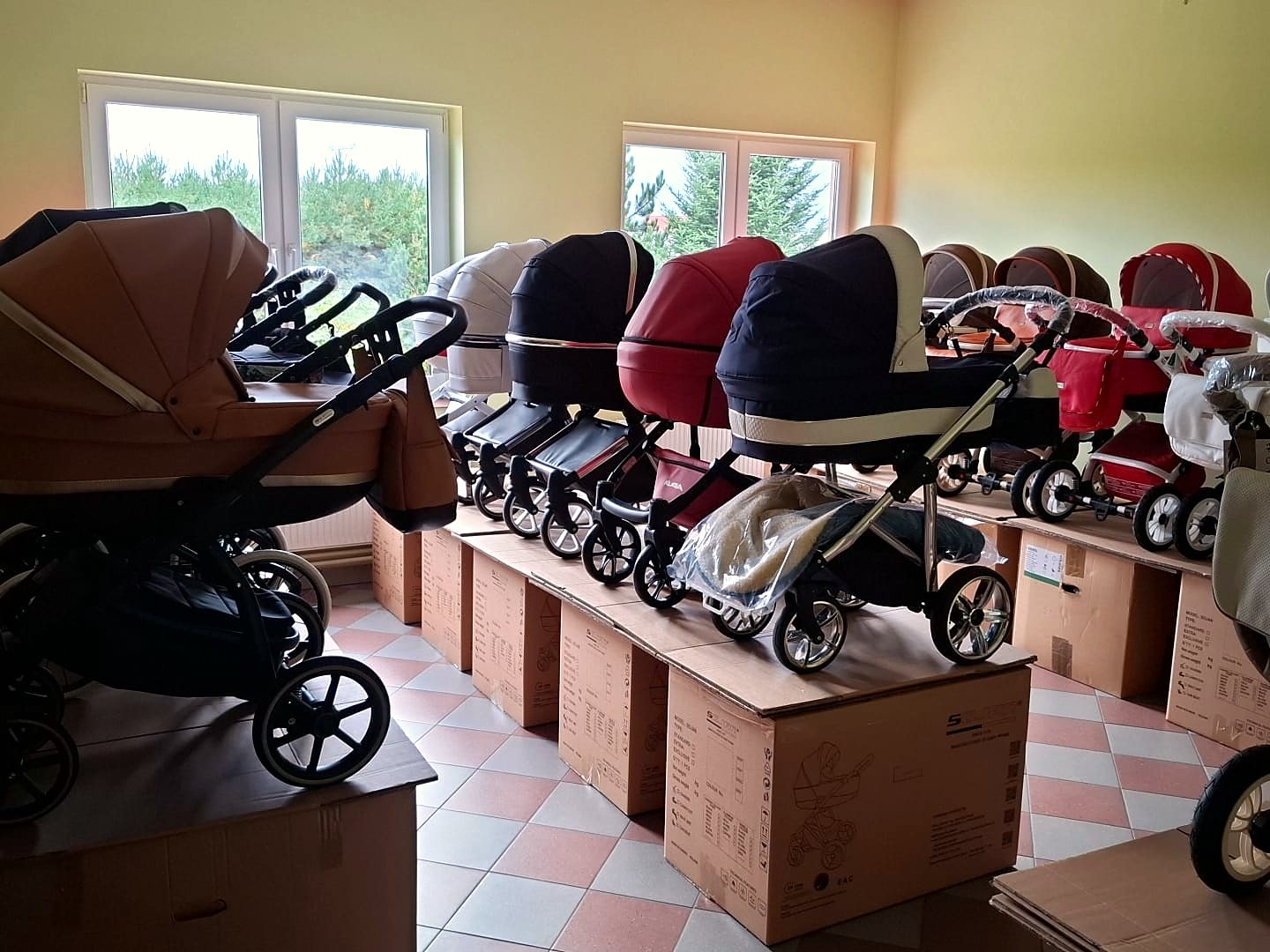 Cărucioare Sojan expuse în showroom-ul Cărucioare Lux