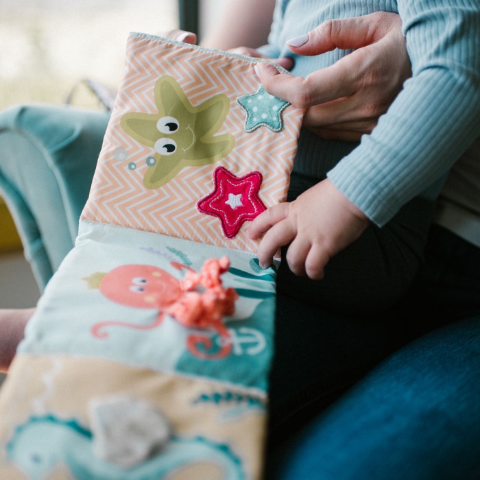 Carte educativa senzoriala cu doua fete Babyono, "Sub mare",  1563 [13]