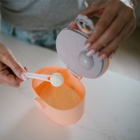 Dozator portabil pentru lapte praf si hrana Babyono roz 1544 [8]