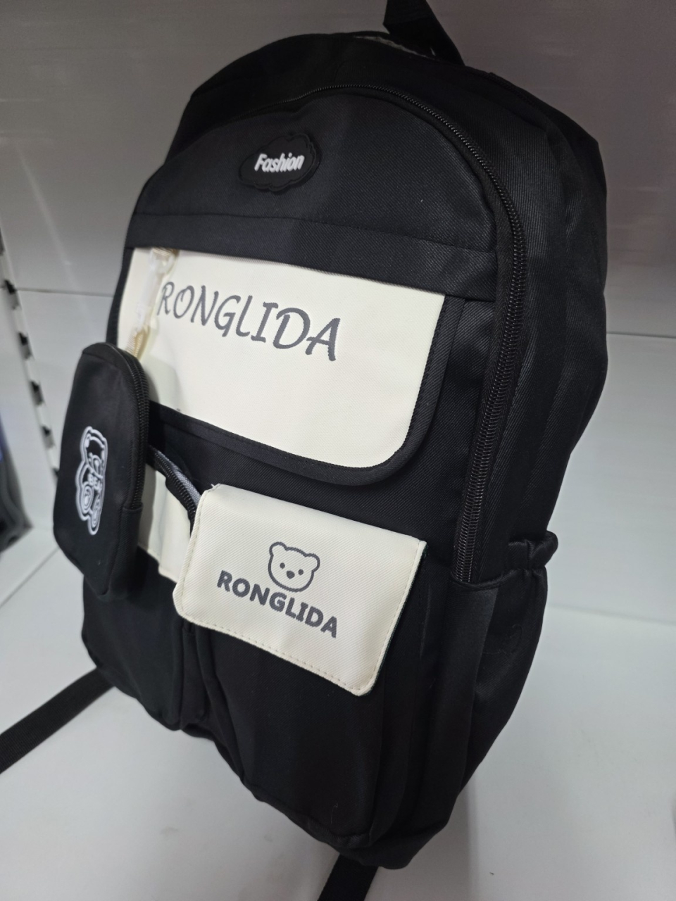 Ghiozdan școlar negru cu buzunare multiple [2]
