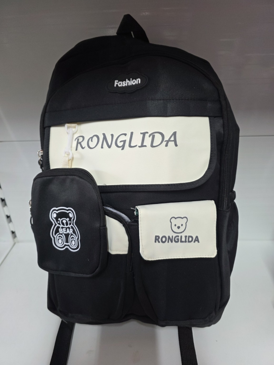 Ghiozdan școlar negru cu buzunare multiple [3]