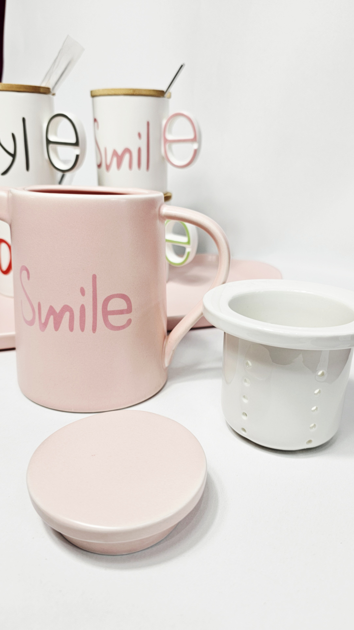 Set ceramic cu tavă roz, ceainic/sita, 4 lingurite lungi/metalice și 4 cești inscripționate cu capace din bambus [4]