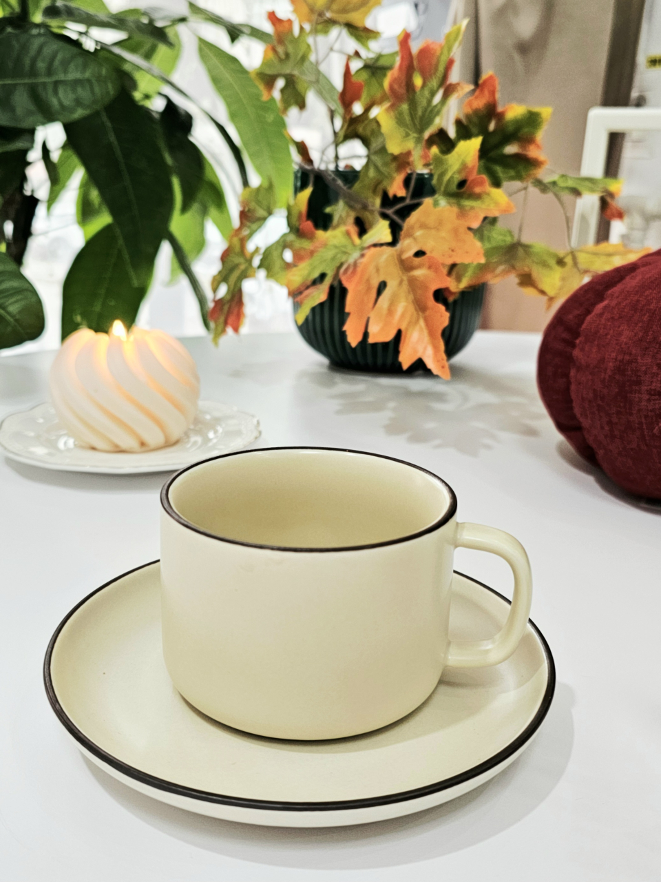 Ceașcă ceramică 200 ml cu farfurioară, design simplu și margine subțire maron [4]