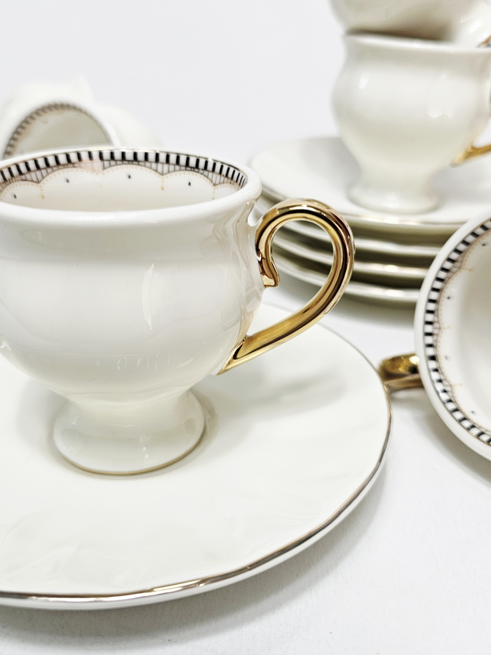 Set cești cafea ceramica cu accente aurii [2]