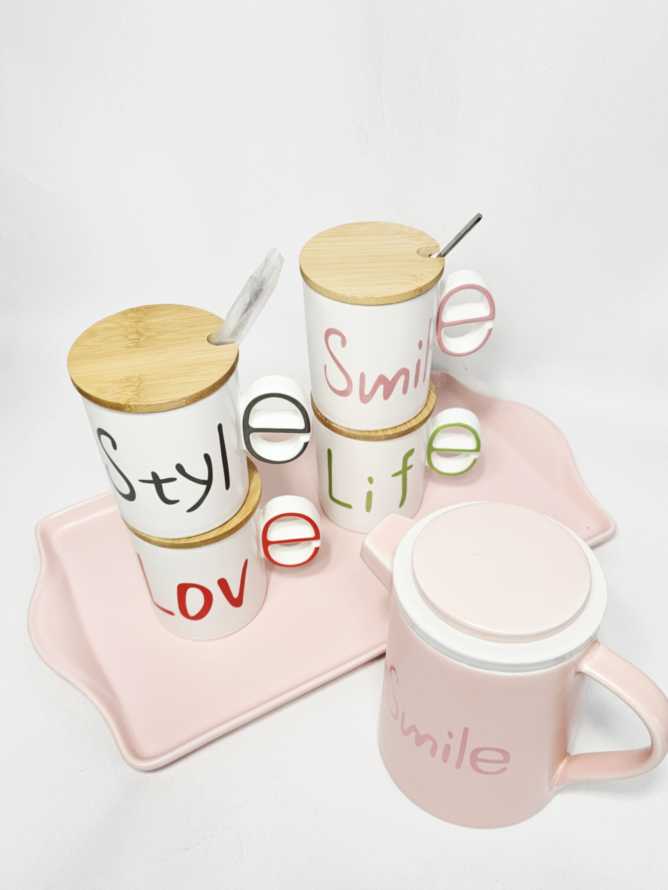 Set ceramic cu tavă roz, ceainic/sita, 4 lingurite lungi/metalice și 4 cești inscripționate cu capace din bambus [3]