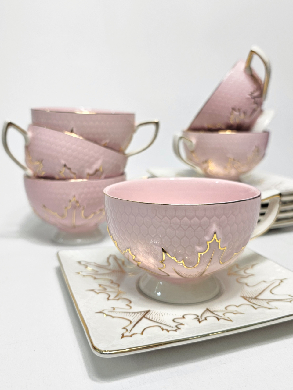 Set cești cu farfurioare ceramică roz cu accente aurii, 12 piese [2]