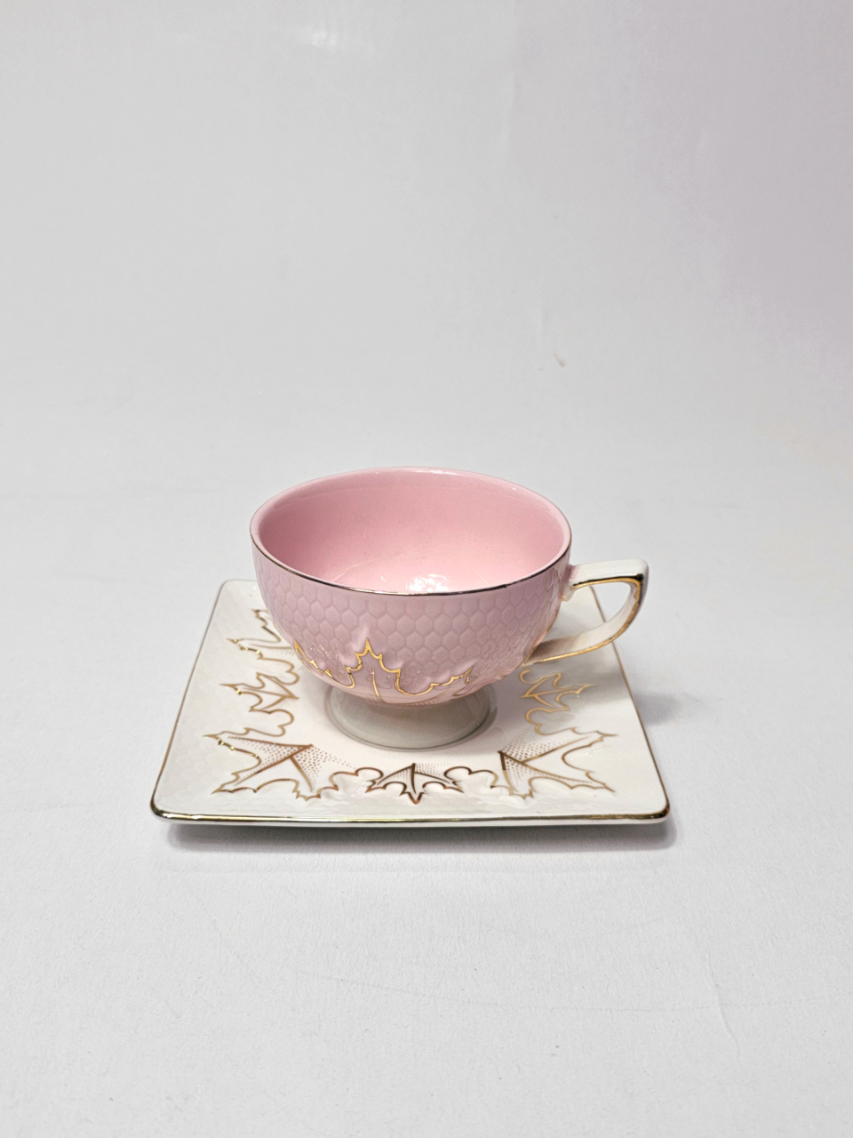 Set ceașcă și farfurioară din ceramică cu design floral-auriu [2]