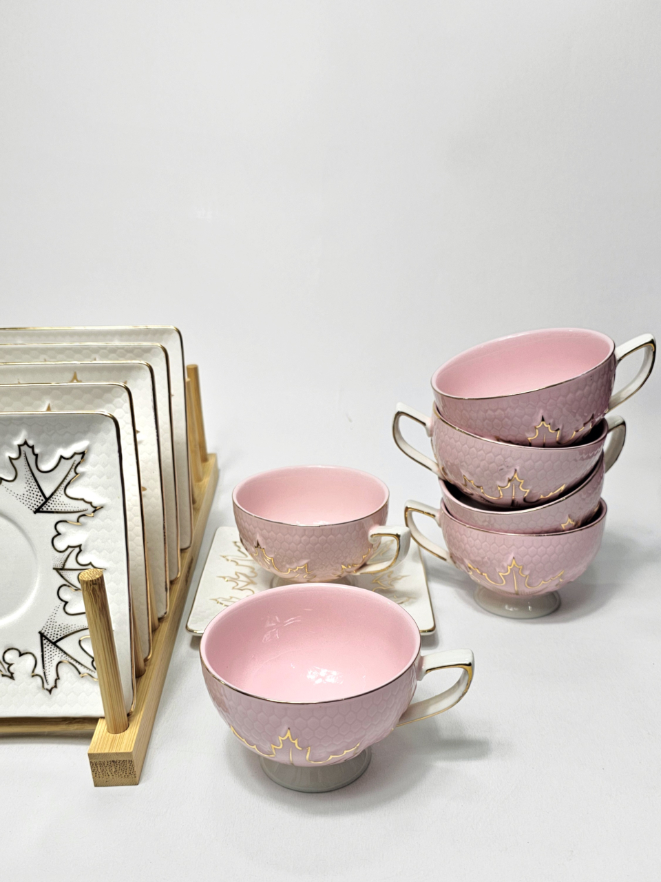 Set cești cu farfurioare ceramică roz cu accente aurii, 12 piese [4]