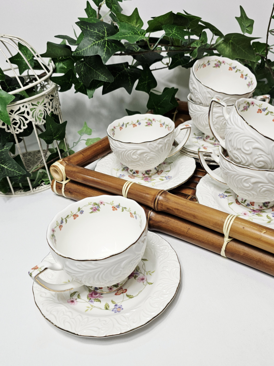 Set cești cu farfurioare ceramică alba, model embosat, 12 piese [1]