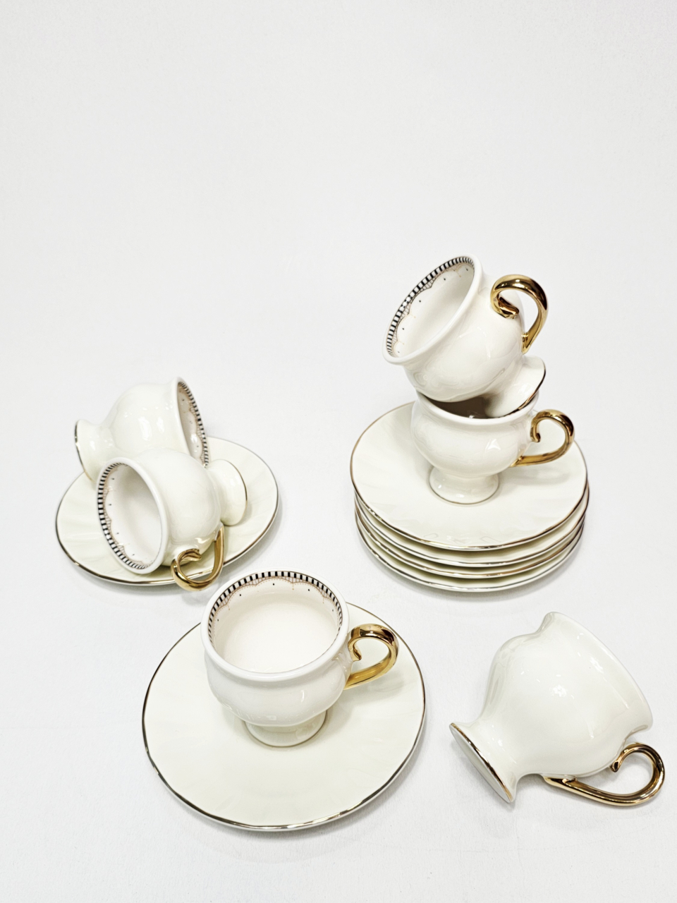 Set cești cafea ceramica cu accente aurii [1]