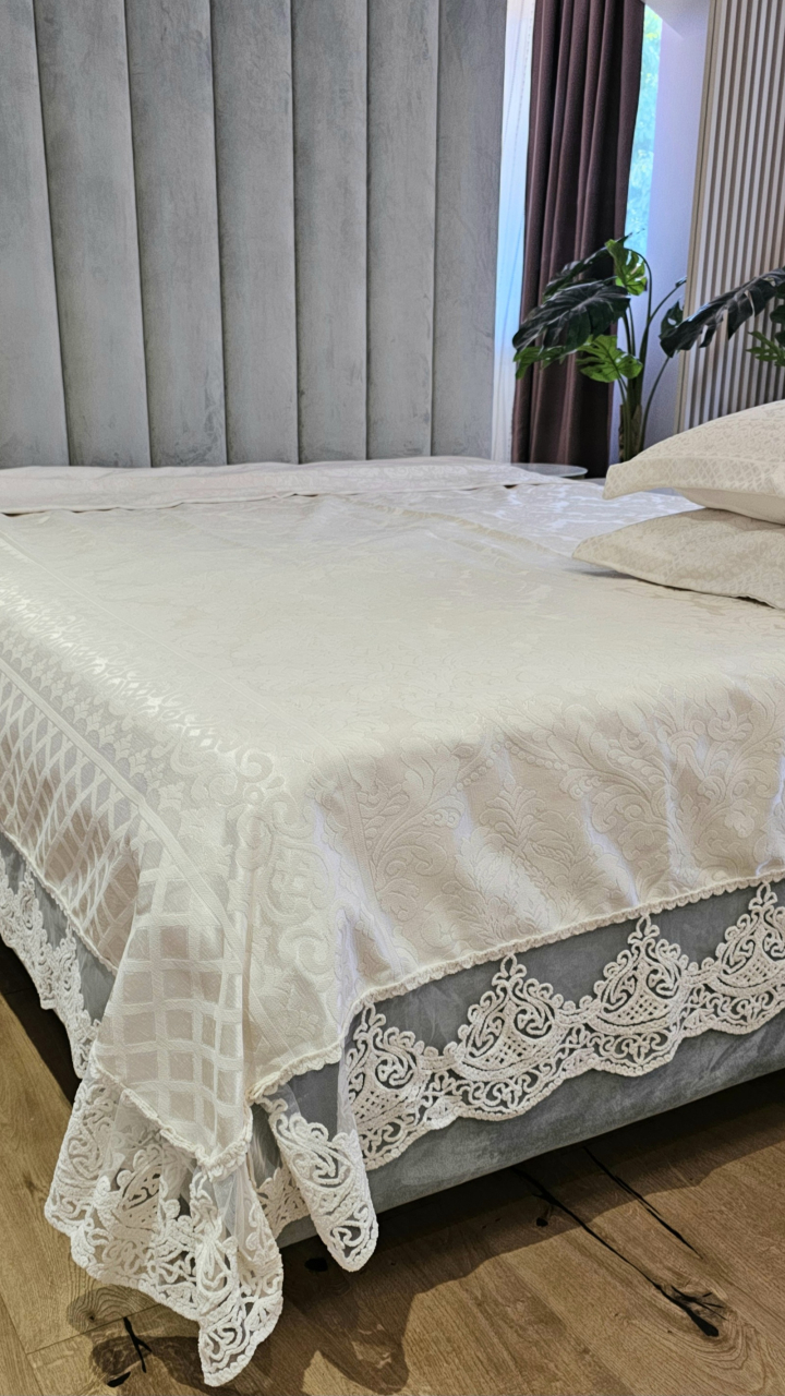 Cuvertură din bumbac 260x260 cm, pat matrimonial, model elegant cu broderie și dantelă [4]