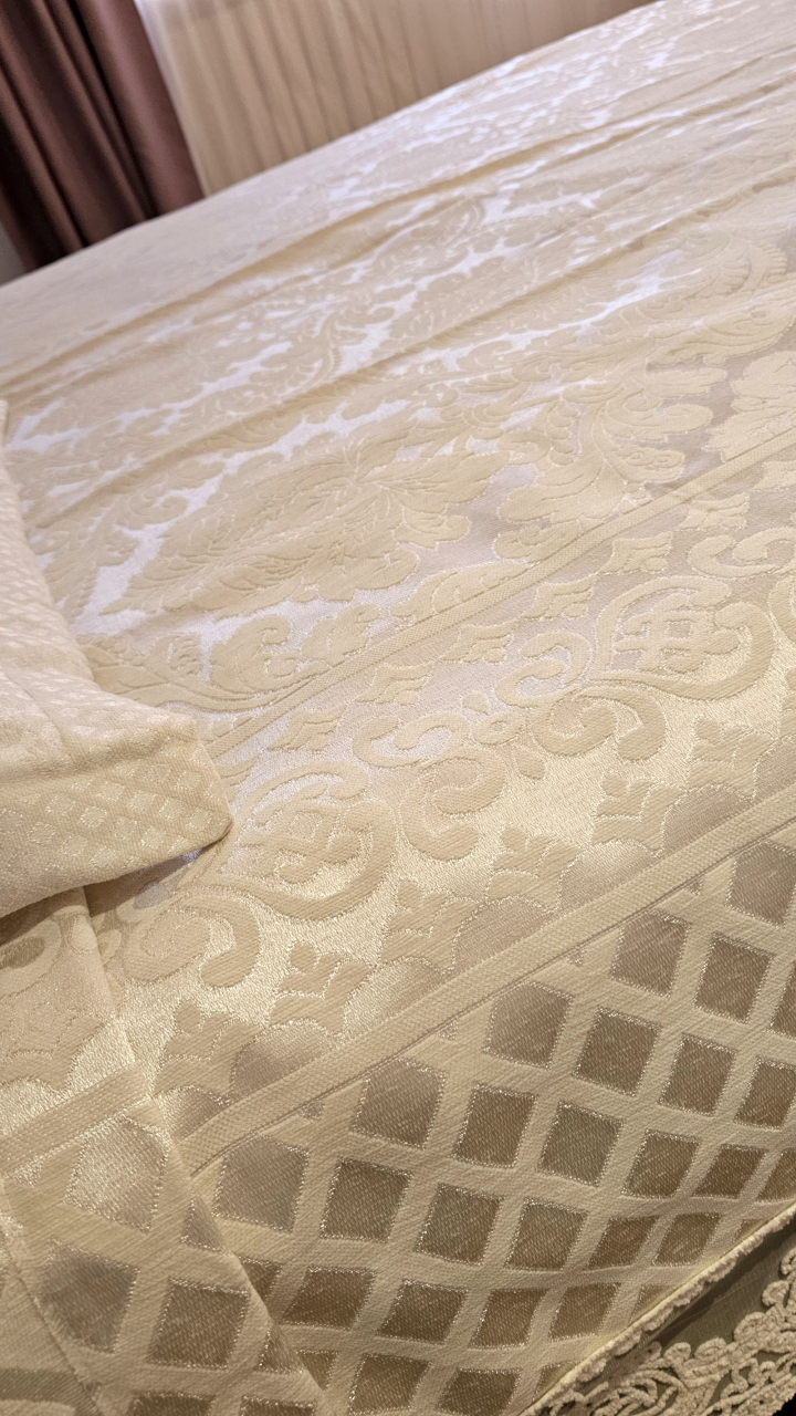 Cuvertură din bumbac 260x260 cm, pat matrimonial, model elegant cu broderie și dantelă [2]