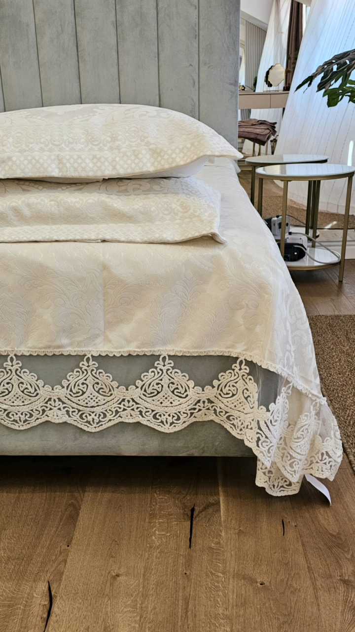 Cuvertură din bumbac 260x260 cm, pat matrimonial, model elegant cu broderie și dantelă [3]