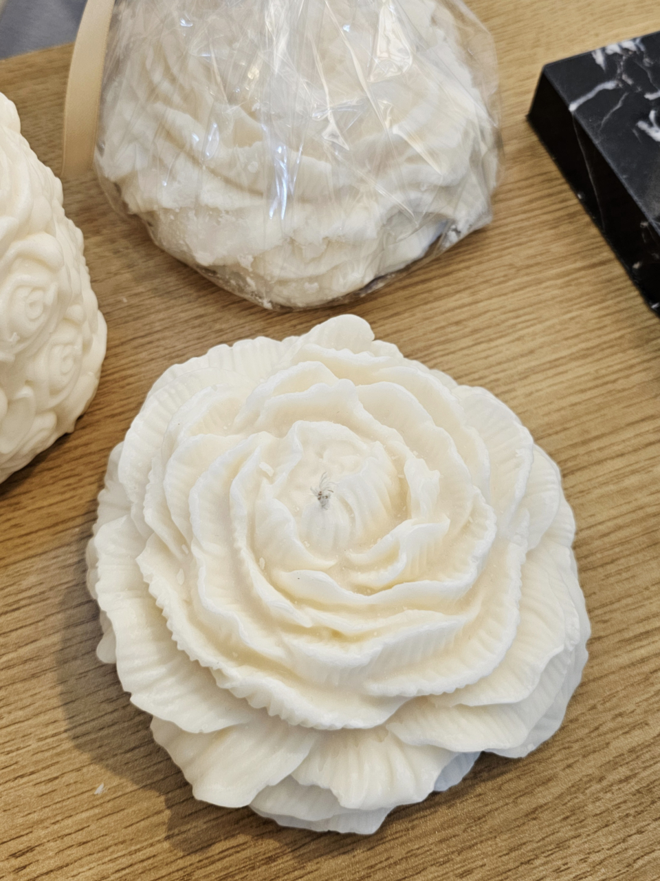 Lumânare decorativă Bujor ceara naturala [3]