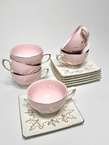 Cesti - Set cești cu farfurioare ceramică roz cu accente aurii, 12 piese