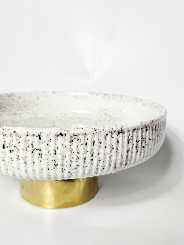 Platou cu picior din ceramică albă cu detalii granit și bază aurie [1]