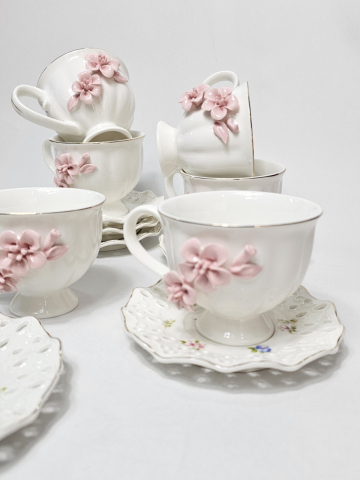 Set cești cu farfurioare ceramică albă cu flori roz 3D, 12 piese [1]