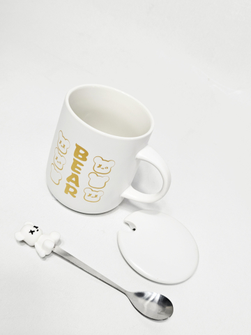 Pahare si cani - Set 3 piese ceramică 350 ml – cană Bear cu capac și linguriță decorată cu ursuleț