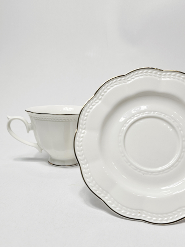 Set ceașcă cu farfurioară, ceramică albă cu accente aurii, 210 ml [3]